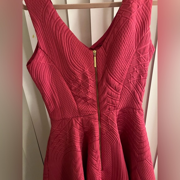 Closet London,Beautiful dress. Barbie Approved. Top is lined. Like new - Picture 4 of 6